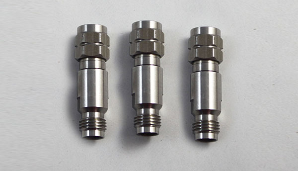 2.4mm阴转2.92mm阳转接器